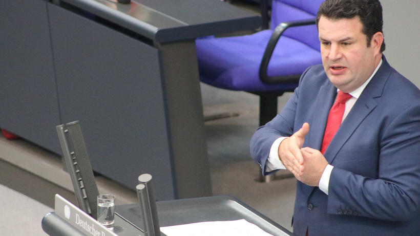 Bundesarbeitsminister Hubertus Heil (SPD) stellte im Bundestag seinen Gesetzentwurf zur Brückenteilzeit vor. - Bild: zwd