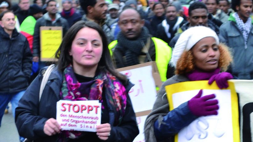 Demonstration gegen Menschenhandel. - Bild: flickr / Uwe Hiksch