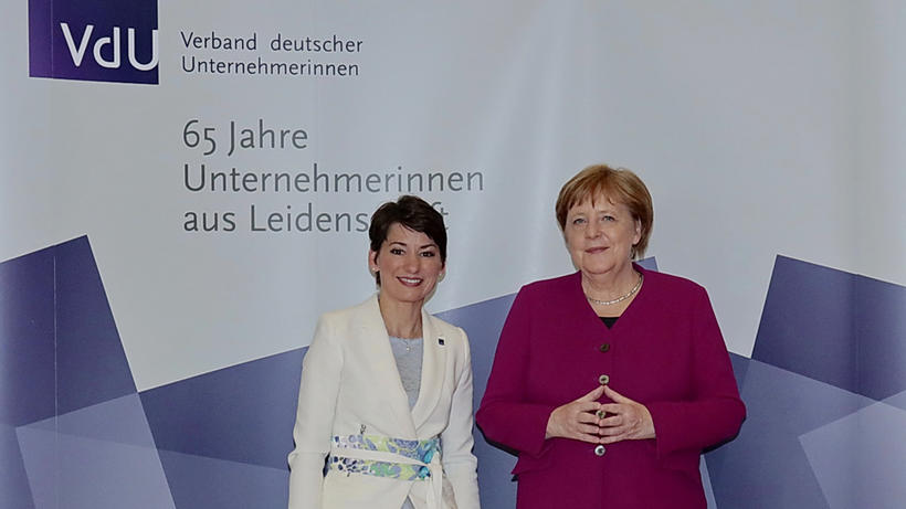 VdU-Präsidentin Jasmin Arbabian-Vogel und Bundeskanzlerin Angela Merkel - Bild: VdU / Pedro Becerra