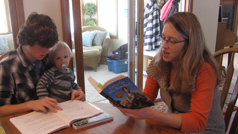 Home-Schooling stellt Eltern und Kinder vor Herausforderungen. - Bild: flickr / IowaPolitics