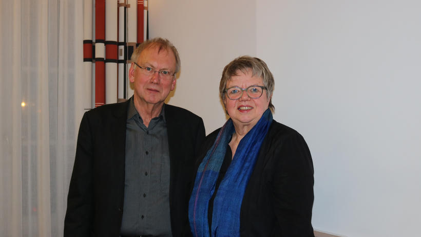 GEW-Vorsitzende Tepe (rechts) und Prof. Overwien, Mitinitiator der „Hofgeismarer Erklärung