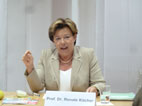 Die Geschäftsführerin des Allensbach-Instituts (IfD), Renate Köcher, bei der Vorstellung der Umfrageergebnisse zur 'Geschlechtergleichstellung von Frauen und Männern' in Berlin.