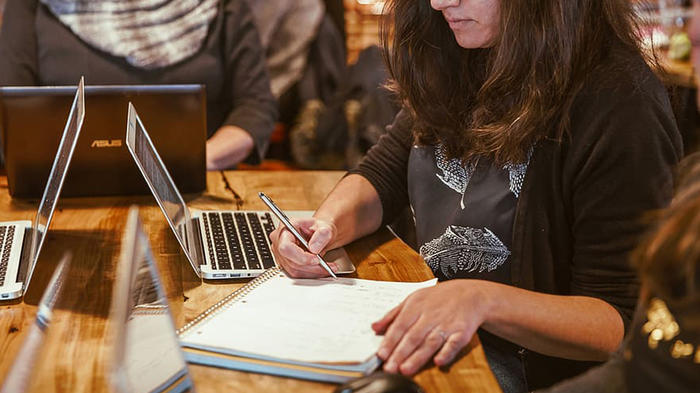 Die Zahl der Hochschulabsolvent:innen ist auf über ein Drittel gestiegen. - Bild: Piqsels