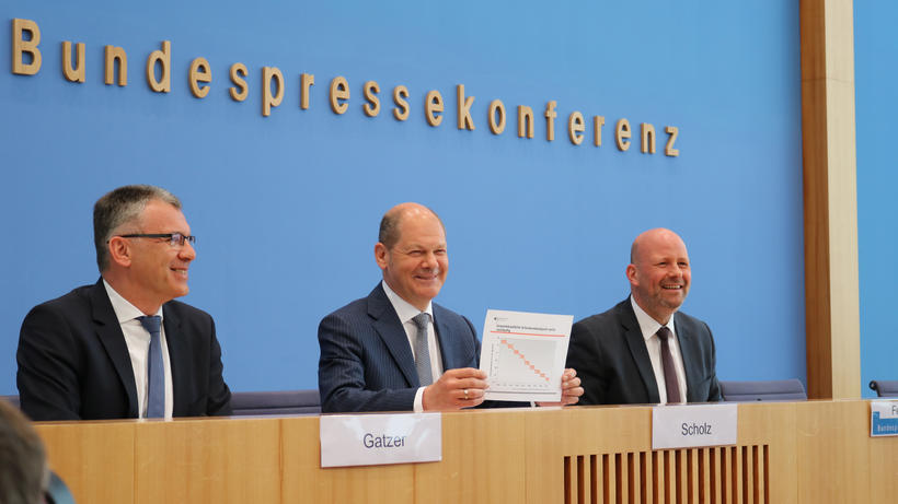 Die Bundespressekonferenz in der Hauptstadt ist der wichtigste Ort zur Unterrichtung der Öffentlichkeit. Hier das Journalisten-Meeting mit Bundesfinanzminister Olaf Scholz anlässlich der Vorstellung des Bundeshaushalts. Bild: zwd Archiv.