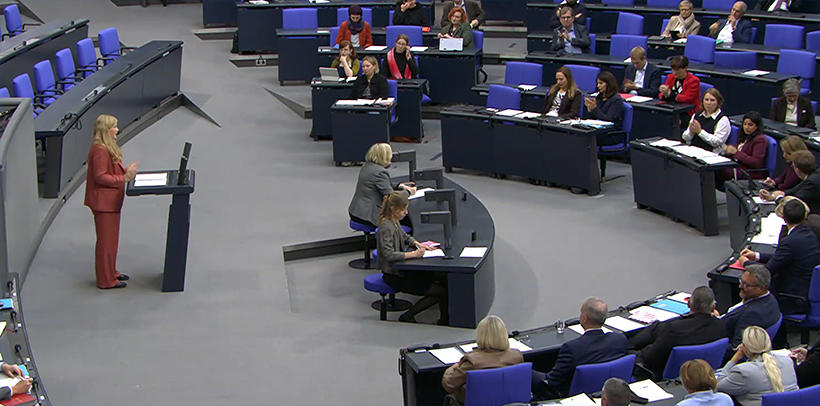 Am Redepult: Josephine Ortleb (SPD). Bild: Bundestag, Livestream