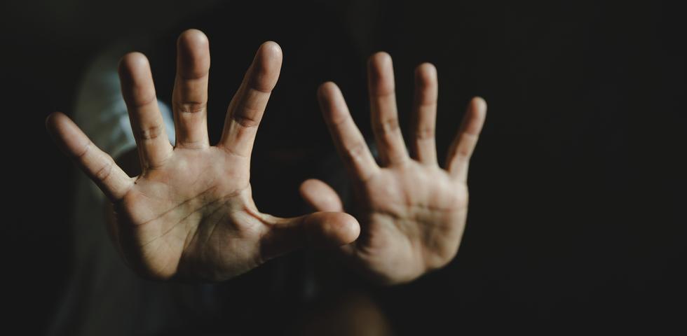 Mehr Frauen wurden 2025 als Opfer von Vergewaltigungen registriert. - Bild: Vecteezy/ Thai Noipho