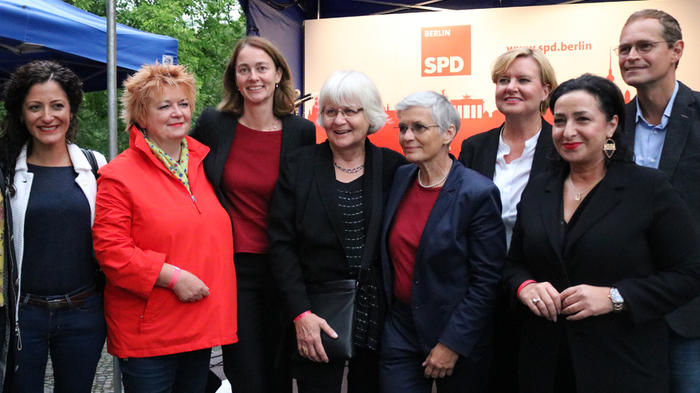 Cansel Kiziltepe, Mechthild Rawert, Katarina Barley, Irmela Mensah-Schramm, Ute Finck-Kr&auml;mer, Eva H&ouml;gl, Dilek Kolat, Michael M&uuml;ller - Bild: zwd