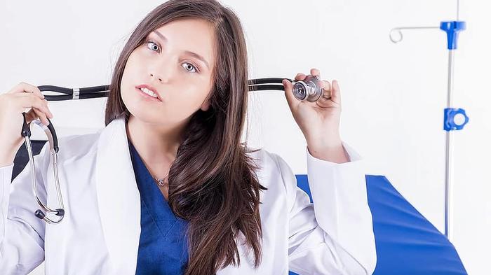 Verbesserte Arbeitsbedingungen in Kliniken sollen dem Fachkr&auml;ftemangel entgegenwirken.- Bild: Pikist