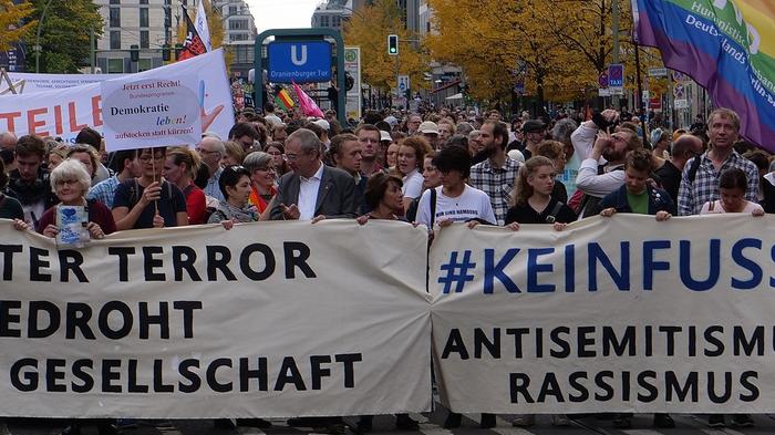 Demonstration gegen Antisemitismus und Rassismus. -  Bild: Wikimedia/ Leonhard Lenz