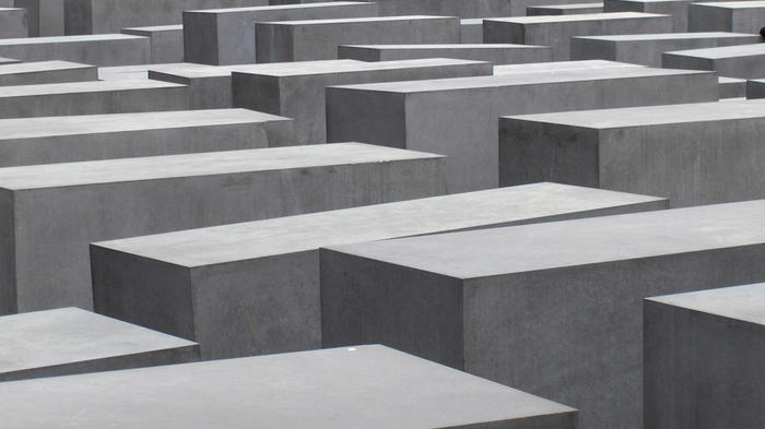 Gedenkstätten wie das Holocoust-Mahnmal in Berlin können zur Aufarbeitung der deutschen Geschichte beisteuern. Bild: CCO