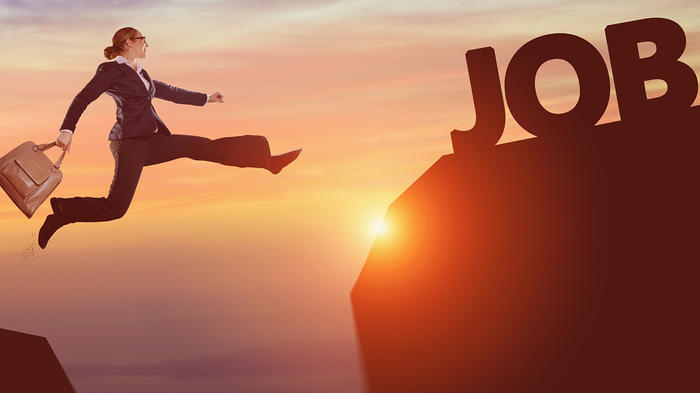 Der Sprung nach oben gestaltet sich für Frauen aufgrund ihres Geschlechts oft nicht einfach.