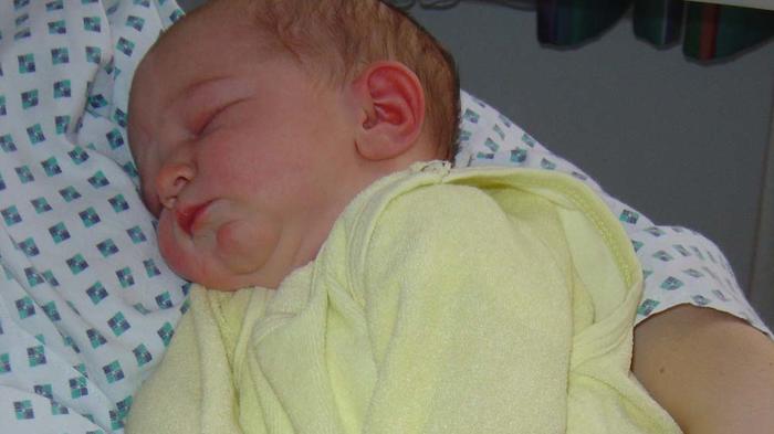 Der Beruf der Hebamme erh&auml;lt verst&auml;rkt Zulauf - Bild: flickr / Thomas Pompernigg