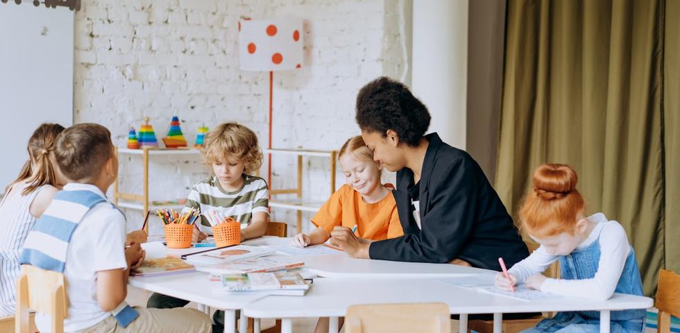 Ganztag bietet Kindern neben Lernhilfen vielf&auml;ltige Freizeitangebote. - Bild: pexels/ Mikhail Nilov