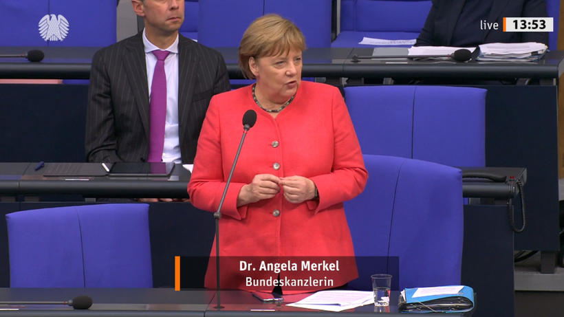 Merkel im Bundestag bei der Regierungsbefragung