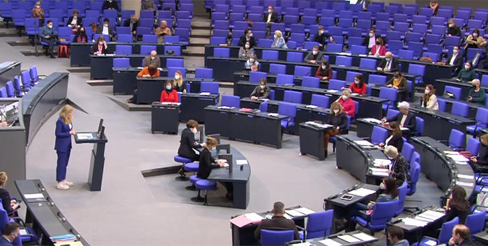 Josephine Ortleb (SPD/MdB) bei der Begründung des Gesetzentwurfs (Bild: Bundestag.de)