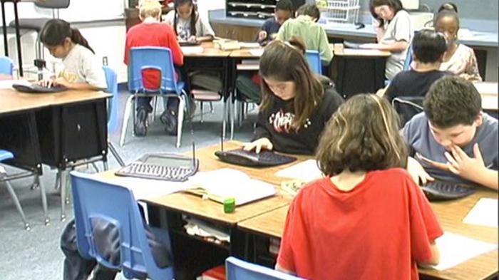 PISA-Forscher:innen raten, kreatives Denken in allen Schulfächern zu fördern. - Bild: flickr