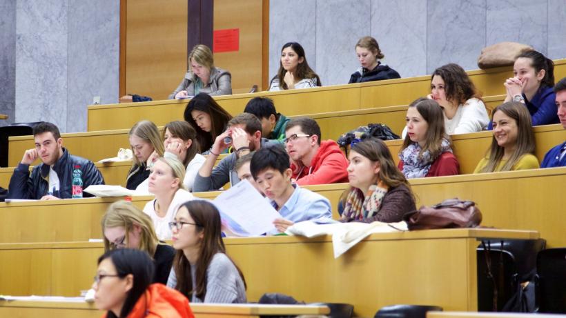 .Viele Studierende leben in einer prekären Situation. - Bild: fllickr/ Universität Salzburg/ S.P. Haigermoser 