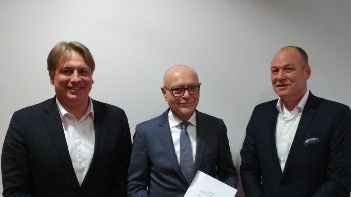 VDP-Präsident Klaus Vogt, Verfassungsrechtler Prof. Udo di Fabio und VDP-Bundesgeschäftsführer Dietmar Schlömp (v.l.n.r.). - Bild: zwd